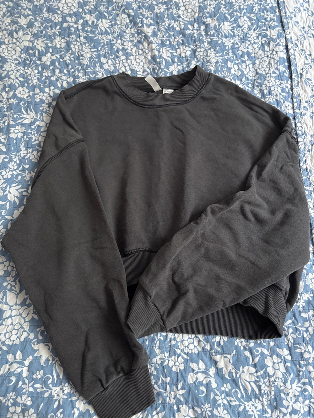 H&M Dark Gray Cropped Sweatshirt